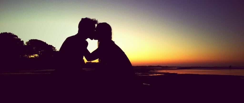 kiss silhouette couple love sunset 116105 2560x1080