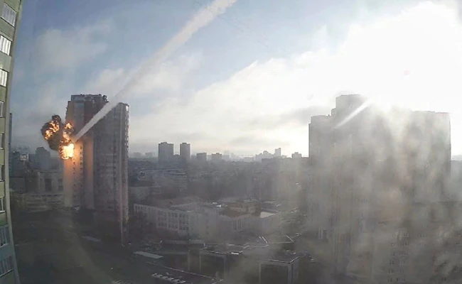 A high-rise apartment block was hit by Russian missile overnight in Kyiv. 2022